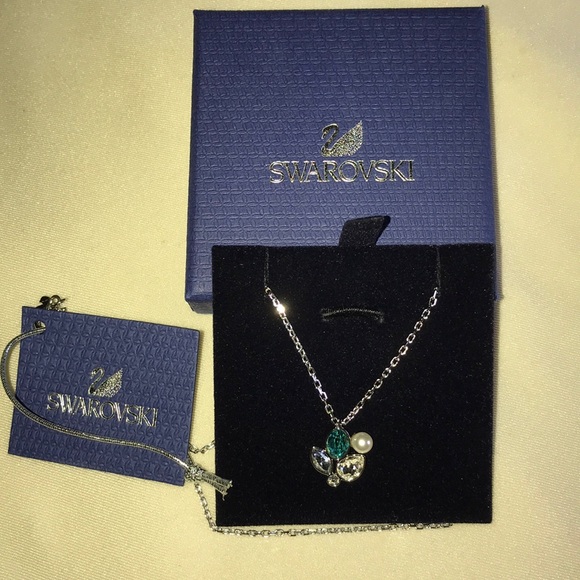 Swarovski Pendant Necklace - Picture 2 of 3